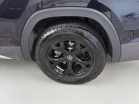 Used 2025 Volkswagen Atlas Peak Edition SE AWD/4WD image 32