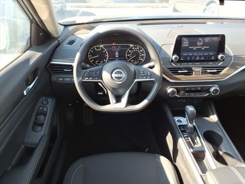 New 2025 Nissan Altima 2.5 SV image 6