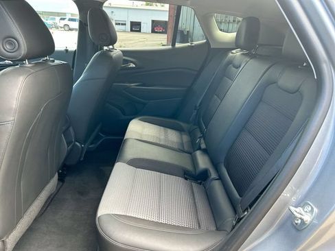 Used 2025 Chevrolet Trax LT FWD image 22