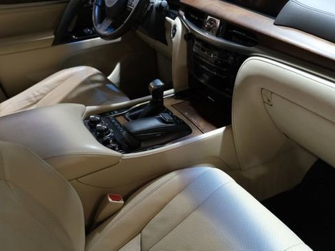 Used 2018 Lexus LX 570 4WD w/ Luxury Package image 28