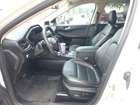 Used 2020 Ford Escape Titanium w/ Titanium Premium Package 2.0 image 5