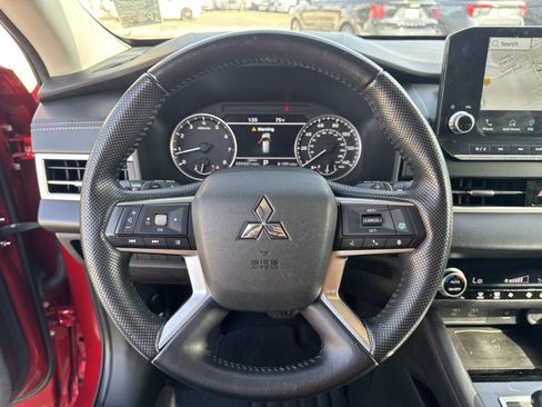 Used 2022 Mitsubishi Outlander SE image 21