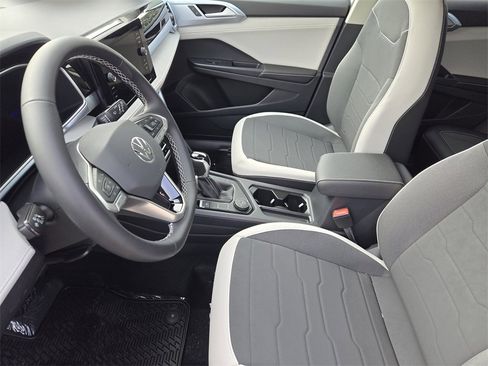 New 2026 Volkswagen Taos SE image 11
