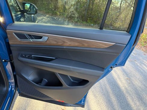 Used 2025 Volkswagen Atlas SE image 11