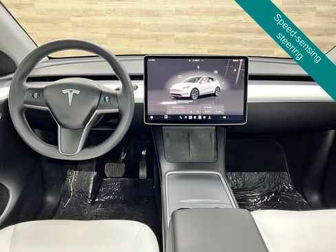 Used 2025 Tesla Model Y Long Range RWD image 2