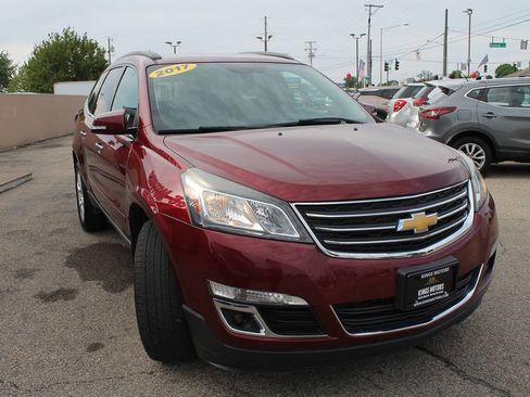 Used 2017 Chevrolet Traverse LT w/ Style and Technology Package FWD image 7