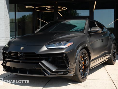 Used 2023 Lamborghini Urus Performante AWD/4WD image 7