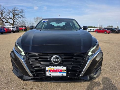 Used 2024 Nissan Altima 2.5 SV image 3