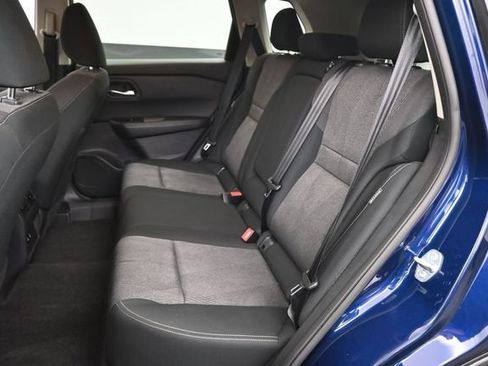 Used 2024 Nissan Rogue SV AWD/4WD image 2