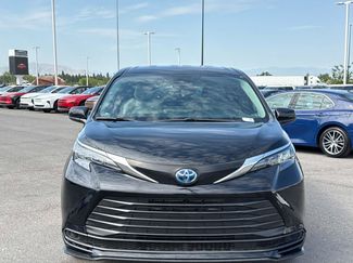 Used 2025 Toyota Sienna LE FWD video 2