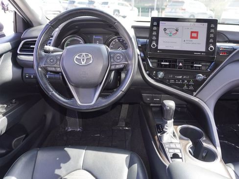 Used 2022 Toyota Camry SE w/ Audio Upgrade Package FWD image 9