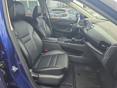 Used 2023 Nissan Rogue SV w/ SV Premium Package image 10