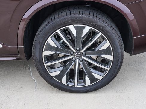 Used 2025 Volvo XC90 B6 Core w/ Climate Package image 11