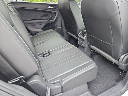Used 2023 Volkswagen Tiguan SE R-Line FWD image 15