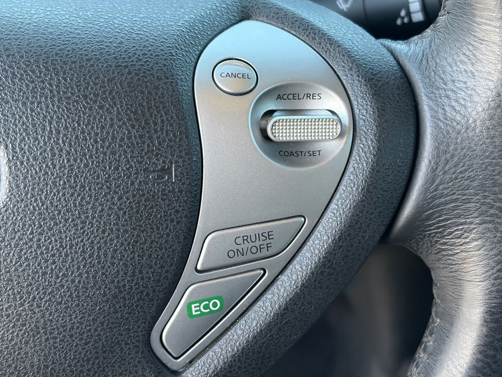 Used 2015 Nissan Leaf SL FWD image 21