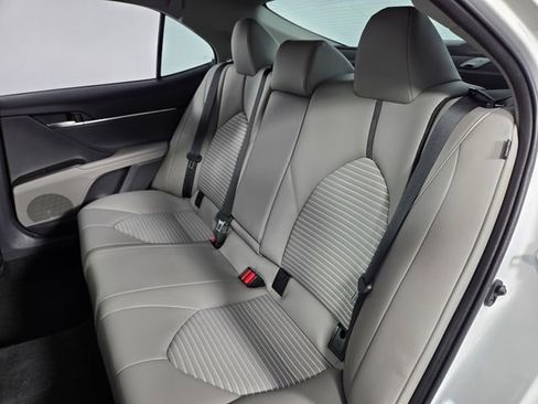 Used 2022 Toyota Camry SE FWD image 17