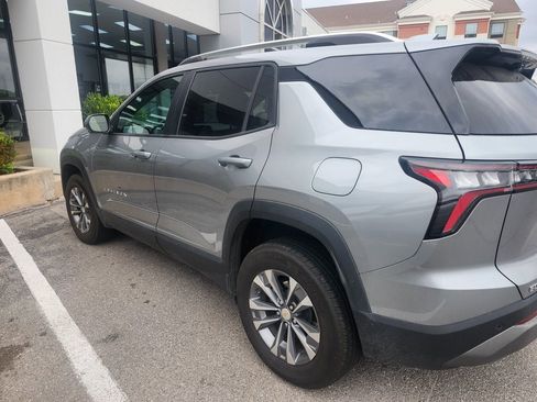 Used 2025 Chevrolet Equinox LT w/ Convenience Package II image 2