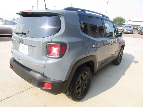Used 2018 Jeep Renegade Trailhawk w/ Cold Weather Group II AWD/4WD image 7
