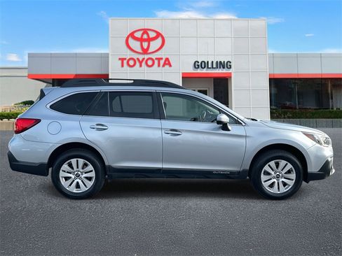 Used 2018 Subaru Outback 2.5i Premium image 6