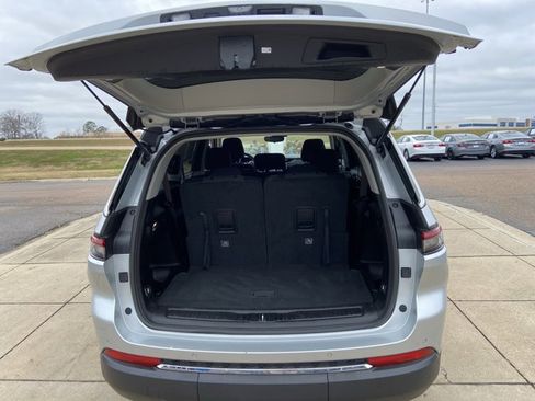 Used 2023 Jeep Grand Cherokee L Laredo image 25