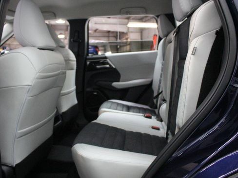 New 2026 Mitsubishi Outlander SE image 24