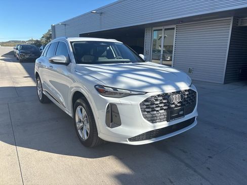 Certified 2025 Audi Q5 Premium w/ Convenience Package image 3