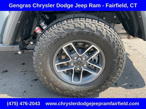 Certified 2025 Jeep Gladiator Mojave w/ Safety Group AWD/4WD image 11