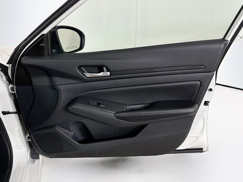 Used 2024 Nissan Altima 2.5 SV image 30