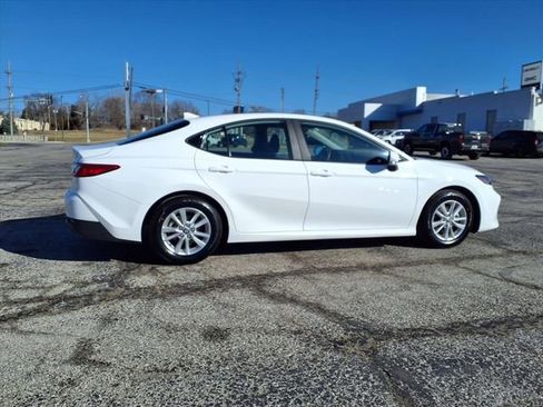 Used 2025 Toyota Camry LE image 11