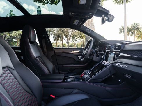 Used 2022 Lamborghini Urus image 27