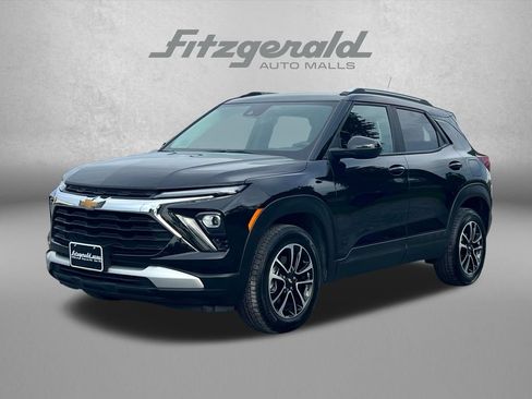 Used 2025 Chevrolet TrailBlazer LT AWD/4WD image 2