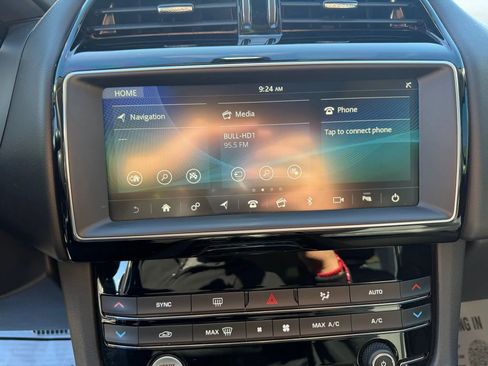 Used 2019 Jaguar F-PACE Premium image 26