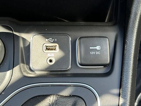 Used 2022 Jeep Cherokee Latitude Lux AWD/4WD image 37