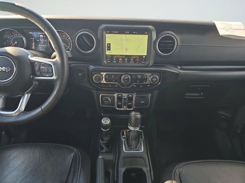 Used 2019 Jeep Wrangler Unlimited Sahara w/ Quick Order Package 24M Moab AWD/4WD image 11