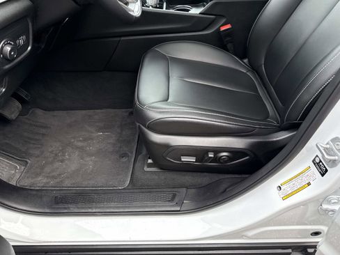 Used 2025 Jeep Grand Cherokee Limited w/ Black Appearance Package image 22