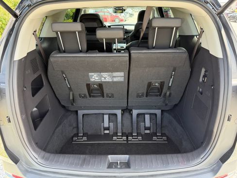 Used 2025 Kia Carnival SX Prestige FWD image 32