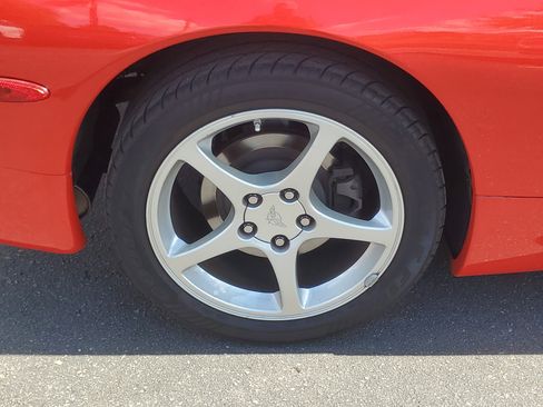 Used 2004 Chevrolet Corvette Coupe image 7