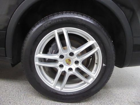 Used 2016 Porsche Cayenne AWD/4WD image 36