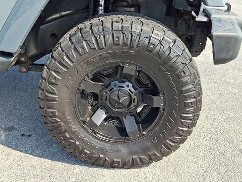 Used 2014 Jeep Wrangler Unlimited Sahara w/ Dual Top Group AWD/4WD image 11