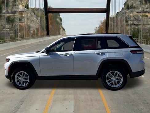 New 2026 Jeep Grand Cherokee Laredo RWD image 5