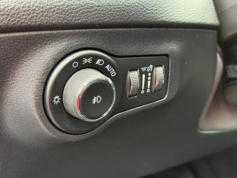 Used 2018 Jeep Compass Latitude w/ Popular Equipment Group AWD/4WD image 12