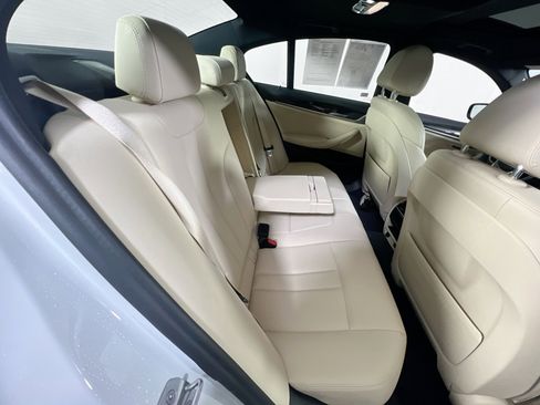 Used 2020 BMW 530i xDrive image 26