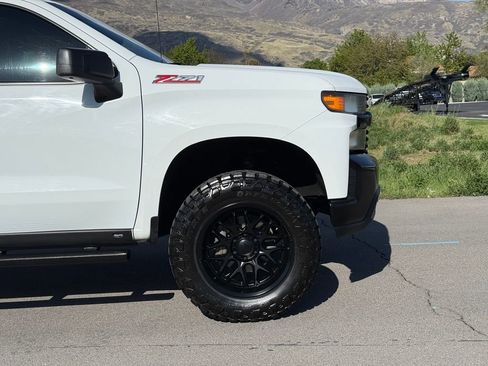 Used 2020 Chevrolet Silverado 1500 Custom Trail Boss w/ Custom Convenience Package AWD/4WD image 3