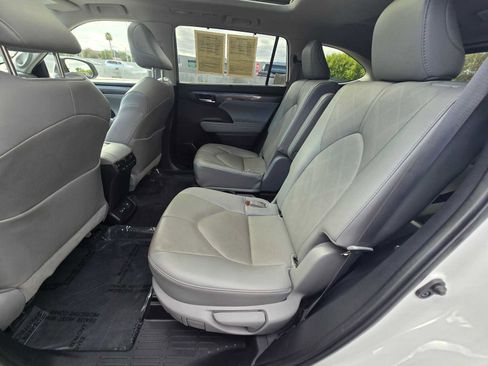 Used 2023 Toyota Highlander Platinum image 23