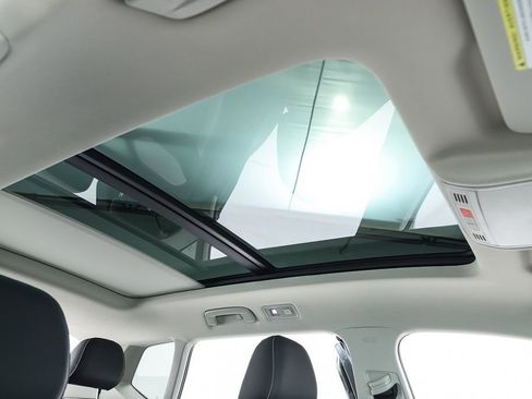 New 2025 Volkswagen Taos SEL image 37