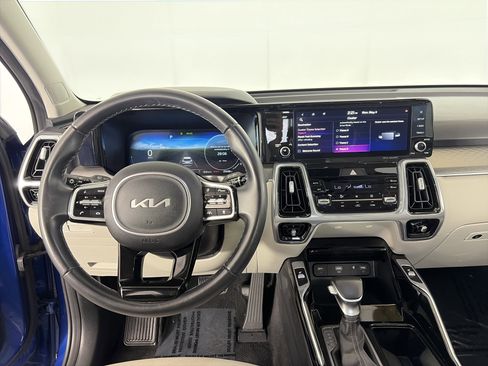 Certified 2023 Kia Sorento SX AWD/4WD image 3