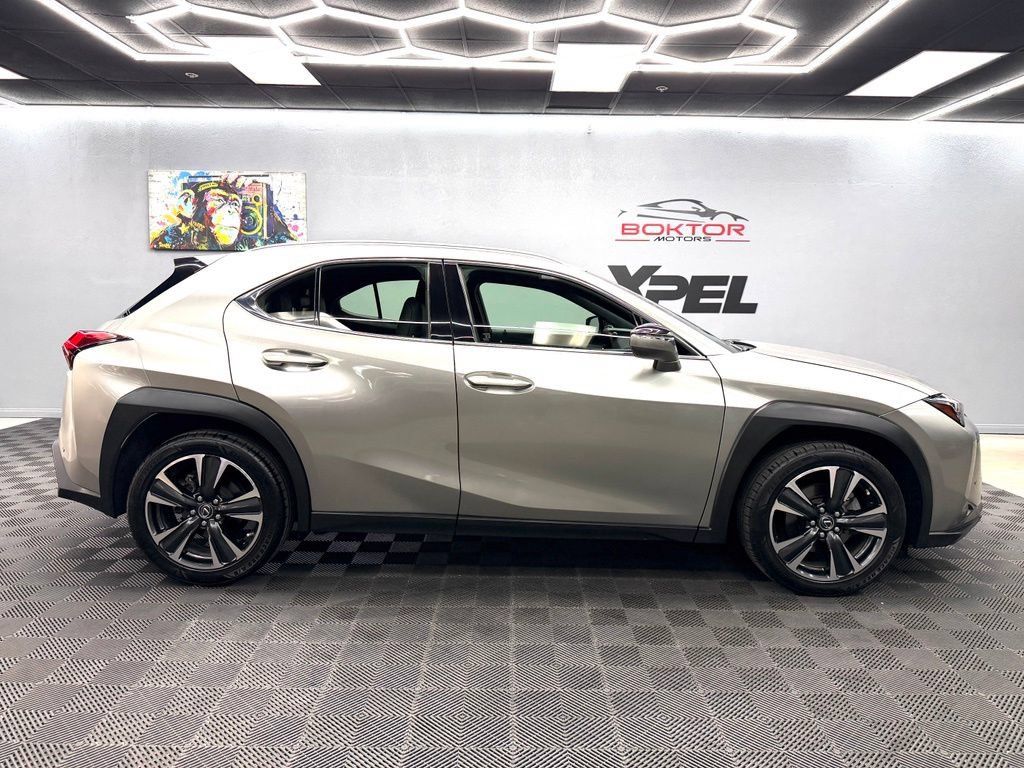 Used 2021 Lexus UX 200 w/ Accessory Package (Z1) FWD image 17