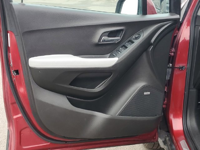 Used 2018 Chevrolet Trax Premier FWD image 8