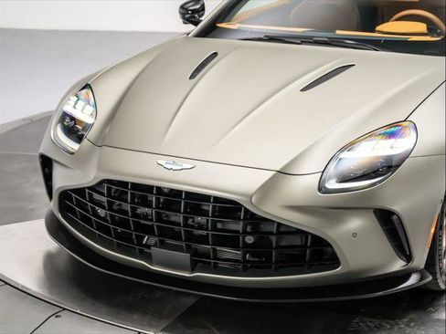 Used 2025 Aston Martin V8 Vantage Coupe image 17