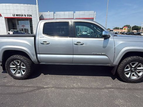 Used 2019 Toyota Tacoma Limited AWD/4WD image 8